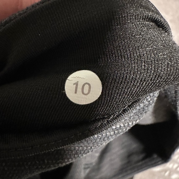 Lululemon Black Pique Wunder Under crops Sz 10 - Picture 3 of 3